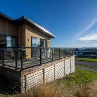 Contemporary Home with Ocean and Mountain Views，位于凯库拉凯庫拉机场 - KBZ附近的酒店
