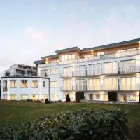 Hotel Vier Jahreszeiten an der Therme & Kliniken Bad Krozingen Nähe Freiburg & Schwarzwald Ideal für Wellness Kur & Business Ausflüge 24h Check In- WLAN & Parken gratis，位于巴特克罗青根的酒店