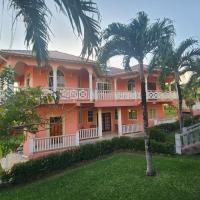 Airport Heights Apartment，位于MesopotamiaArgyle International Airport - SVD附近的酒店