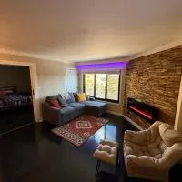 Unique 2 Bed, 2 Bath with In & Out Night Skiing，位于斯诺肖的酒店