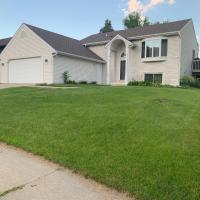Elegant and secured family abode，位于罗切斯特Rochester International Airport - RST附近的酒店