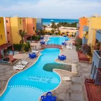 Al Dora Resort All Inclusive Hotel，位于赫尔格达的酒店