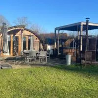 Wimbish Hall Cabins，位于Wimbish的酒店