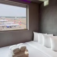 Bloc Hotel London Gatwick Airport，位于霍利伦敦盖特威克机场 - LGW附近的酒店