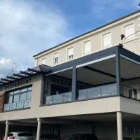 Logis Hôtel Le Tisseur des Saveurs，位于Panissières的酒店
