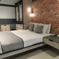 Super Townhouse Oak Kudro，位于门格洛尔的酒店