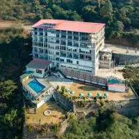 SPT Clarks Inn Suite, Mandi，位于Pāndoh的酒店
