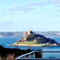 Great location very spacious. Sea and castle view,位于马拉扎恩的酒店