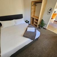 Self catering unit near Airport Beach St George's Park，位于Gqeberha伊丽莎白港国际机场 - PLZ附近的酒店