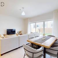 Spacious 2BR Apartment in Emaar South，位于迪拜阿勒马克图姆国际机场 - DWC附近的酒店
