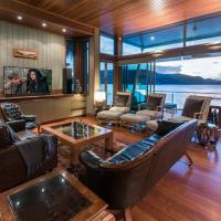 Yacht Club 19 - Ocean Front, Pool and 2 buggies，位于汉密尔顿岛大堡礁机场 - HTI附近的酒店