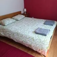 Vormsi Ohvitseride Maja korter nr 4，位于Hullo的酒店