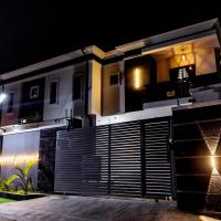 Luxury 4 Bedroom Ensuite - Lagos，位于伊凯贾穆尔塔拉·穆罕默德国际机场 - LOS附近的酒店