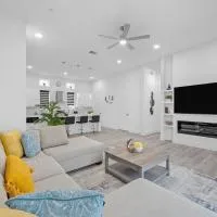 BRs w Ensuite Baths l Pet-Friendly l Central Loc，位于达拉斯达拉斯拉夫菲尔德机场 - DAL附近的酒店