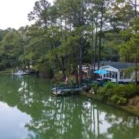 Counting Corks - Waterfront, Pet friendly, private dock!，位于Eastville的酒店