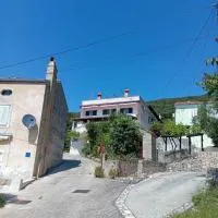 Apartments and rooms by the sea Martinscica, Cres - 23980,位于马丁斯契卡的酒店