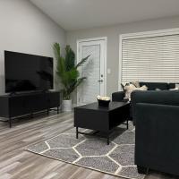 Executive Home in Windsor close to the airport，位于温莎温莎国际机场 - YQG附近的酒店