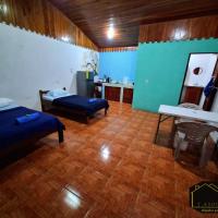 Apartamentos Glen #2，位于希门尼斯港Puerto Jimenez Airport - PJM附近的酒店