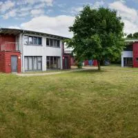Basiskulturfabrik Öko-Hotel,位于施特雷利茨的酒店