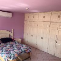 habitación a 2 cuadras de la Normal del Estado y 8 de ITESM，位于奇瓦瓦罗伯托·菲耶罗·比利亚洛沃斯将军国际机场 - CUU附近的酒店