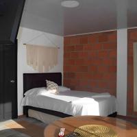 GREEN APARTMENT "el bosque"，位于希龙帕洛内格罗国际机场 - BGA附近的酒店