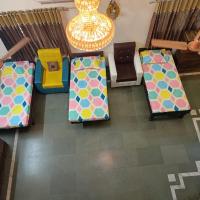 Balaji nagar boys pg，位于巴罗达Vadodara Airport - BDQ附近的酒店