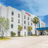 德纳姆斯普林斯希尔顿恒庭酒店,位于德纳姆斯普林斯的酒店