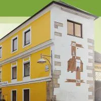 Pension "Zum Goldenen Kreuz"，位于Eferding的酒店