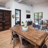 BEST Location, Large & Modern, Glacier Avails!,位于白鱼镇的酒店