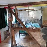 Ruhig und spartanisch Wohnen in Lichtenwalde 2,位于Lichtenwalde的酒店