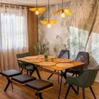 P-Hosting Modernes Apartment zwischen Ravensburg und dem Altdörferwald, 110qm, Familienfreundlich, Separater Eingang, Kaffeevollautomat, Bäcker und Pizzeria 15 Meter, Spielplatz 50 Meter, 20 Km zum Bodensee, 30Km in die Berge，位于Schlier的酒店