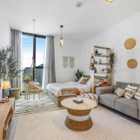 Boho Bloom Studio Apartment by JK，位于沙迦沙迦国际机场 - SHJ附近的酒店