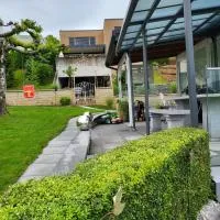 Appartement avec jardin - Piscine uniquement sur réservation，位于Avry的酒店