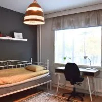 Entire Furnished 2-room apartment with free parking, near big shopping malls，位于图尔库图尔库机场 - TKU附近的酒店
