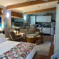 AC 1 Bed Studio Apartment 25+ Non Smokers，位于Warnbro的酒店