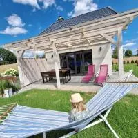 Domek Kaszubski Chill z balią ogrodową，位于Łąkie的酒店