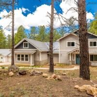Large Flagstaff Home Near Violas with Hot Tub，位于弗拉格斯塔夫弗拉格斯塔夫普利亚姆机场 - FLG附近的酒店