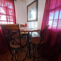 WEst Cottage，位于Osbourn维尔伯德国际机场 - ANU附近的酒店