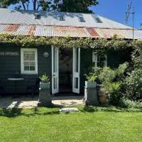 Apple Tree Lane Cottage，位于波拉尔的酒店