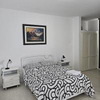 Manta Beach Inn & Suites，位于曼塔埃洛伊·阿尔法罗国际机场 - MEC附近的酒店