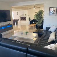 Vegas Oasis- Modern Getaway 5 mins from Strip，位于拉斯维加斯麦卡伦国际机场 - LAS附近的酒店