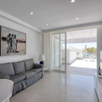 Apartment in Playa de Mog&aacute;n with Sea Views，位于莫甘的酒店