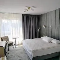莫德林机场索克沃弗斯卡酒店，位于马佐夫舍地区新庄园的酒店