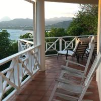 Cozy Private Room with AC, Balcony near Airport, Beach and Kite surfing，位于维约堡圣卢西亚国际机场 - UVF附近的酒店