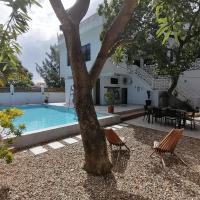 14 Cedar B，位于丹格里加Dangriga Airport - DGA附近的酒店