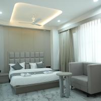 Hotel M Town，位于艾哈迈达巴德的酒店