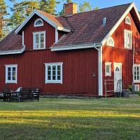 5 person holiday home in FÅRBO，位于FårboOskarshamn Airport - OSK附近的酒店