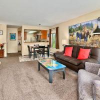 Sneaky Moose Townhome 2BR 2BA，位于基奈基奈市机场 - ENA附近的酒店