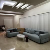 Maze 3BR Sin El Fil，位于Sinn al Fīl贝鲁特-拉菲克·哈里里国际机场 - BEY附近的酒店