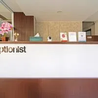 Capital O 1898 Louise Place，位于展玉的酒店